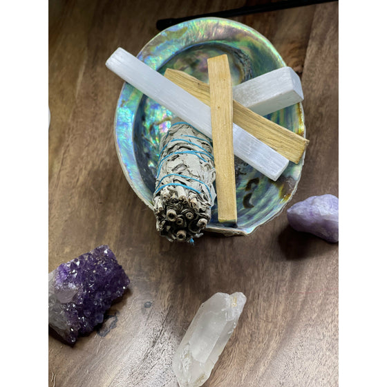 PALO SANTO SMUDGING STICK & SELENITE.